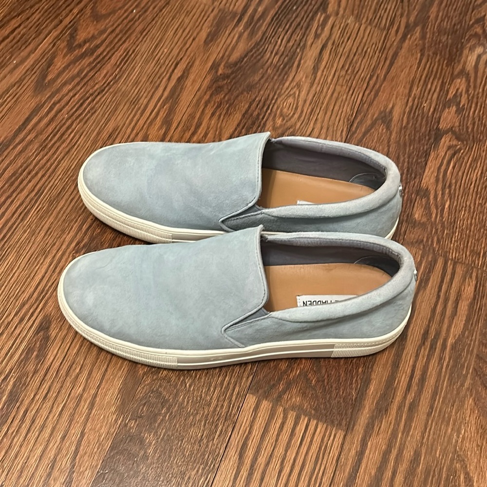 Light blue Steve Madden slip on shoes
Women’s size 10